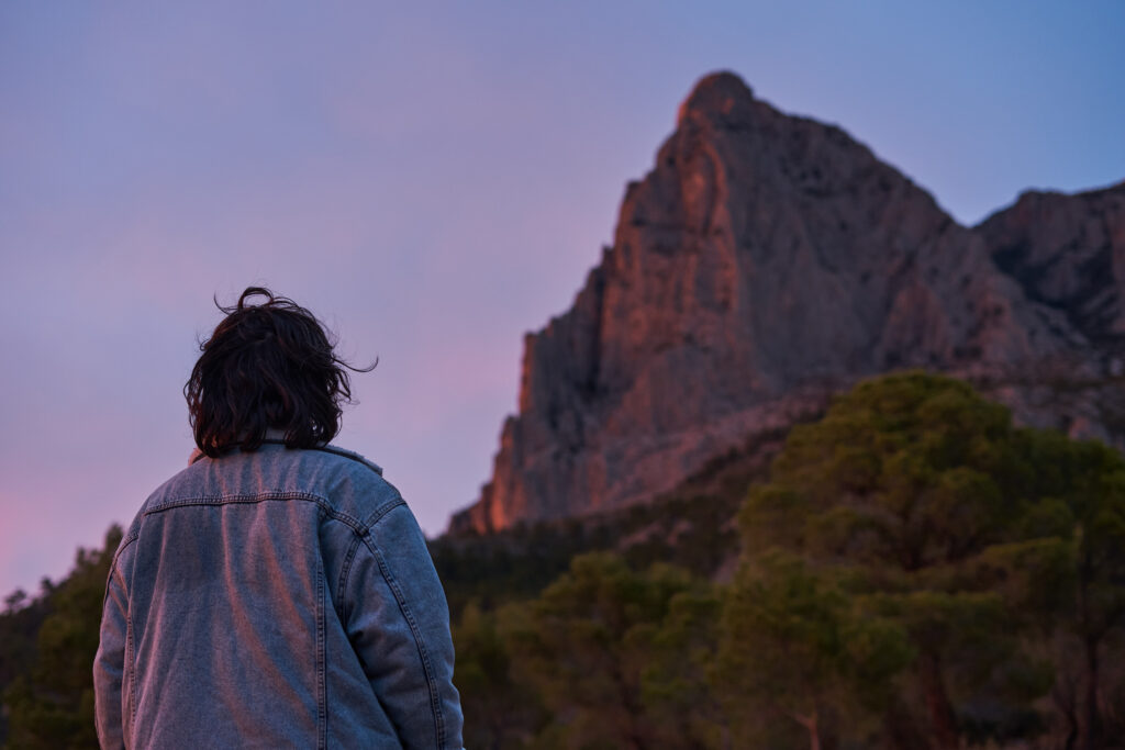 El Puig Campana, desde la base donde comienzan las rutas de ascenso en Finestrat | Por Alberto