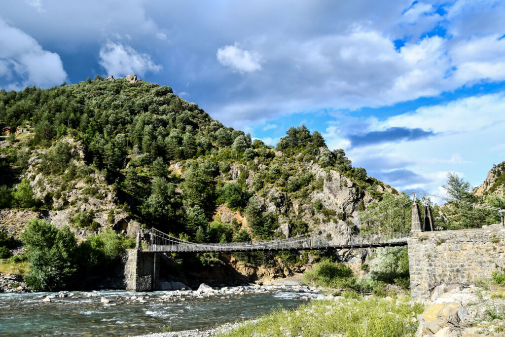 Puente colgante de Jánovas, el último del siglo XIX en España. Por underworld.