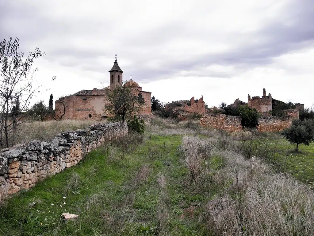 Ruinas en el pueblo abandonado Mas del Labrador, uno de los pueblos deshabhitados de Teruel. Por Faustino Calderón