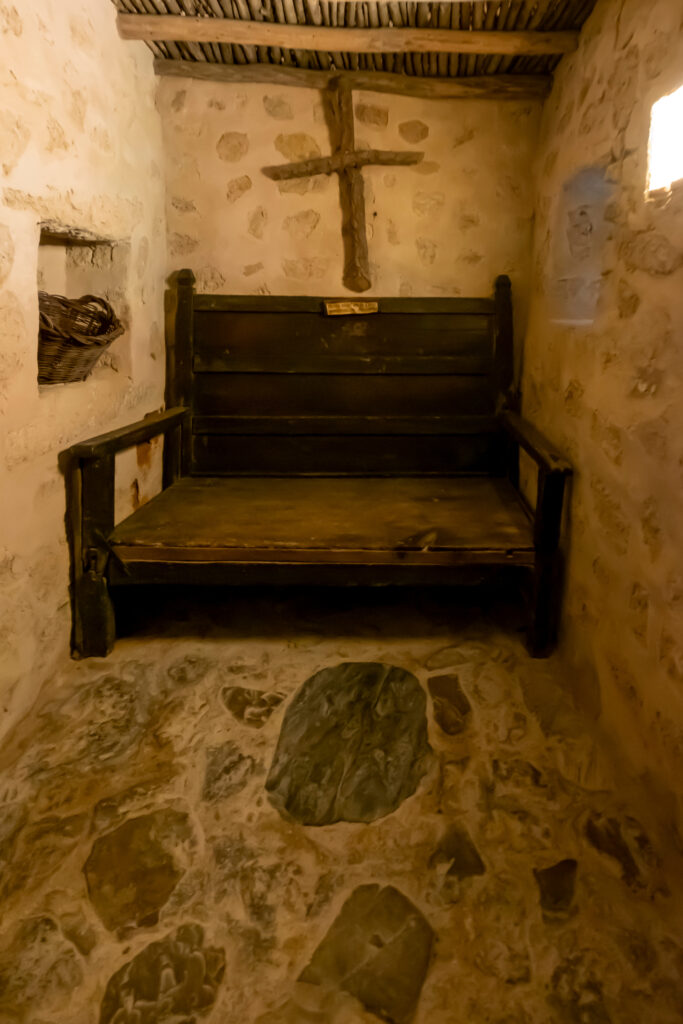 Interior de una celda de El Palancar. Por Interior del convento El Palancar. Por mestock.