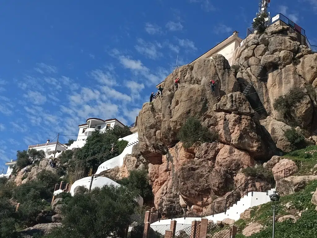 Una de las cuatro vías ferrata del municipio de Comares (Málagta). Por Turismo de Comares