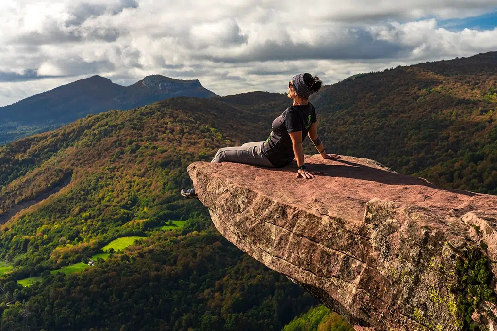 Mirador de Zamariain (Selva de Irati, Navarra), uno de los parajes españoles que se parecen a la Roca del Rey León.