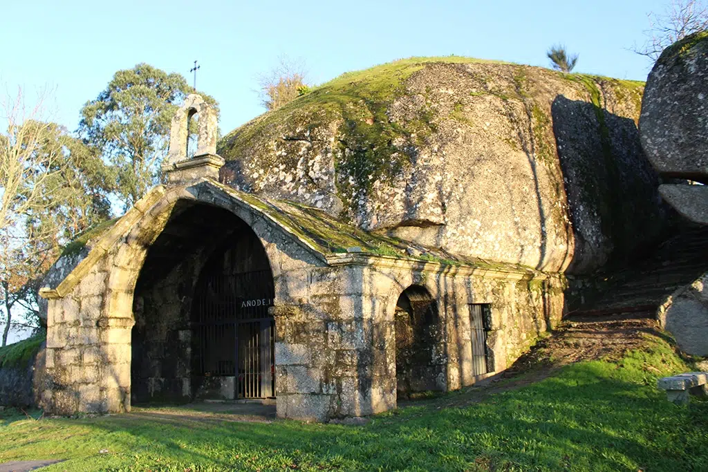 Capilla de la Asunción del monte Castelo, en Salvaterra de Miño (Galicia).