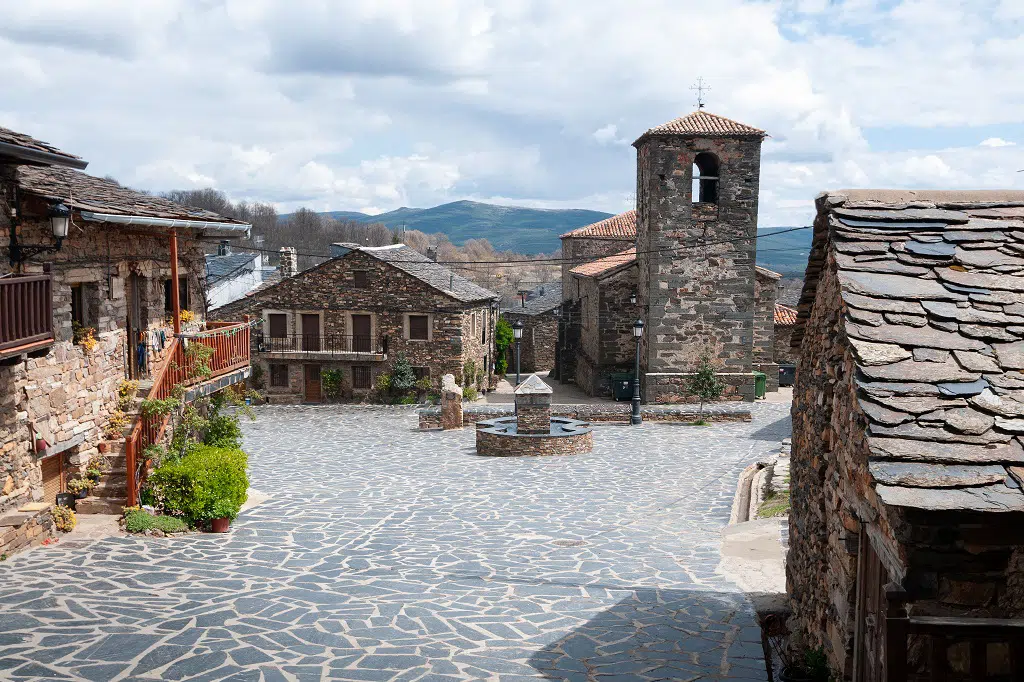 Ruta de los Pueblos Negros de Guadalajara, Valverde de los Arroyos