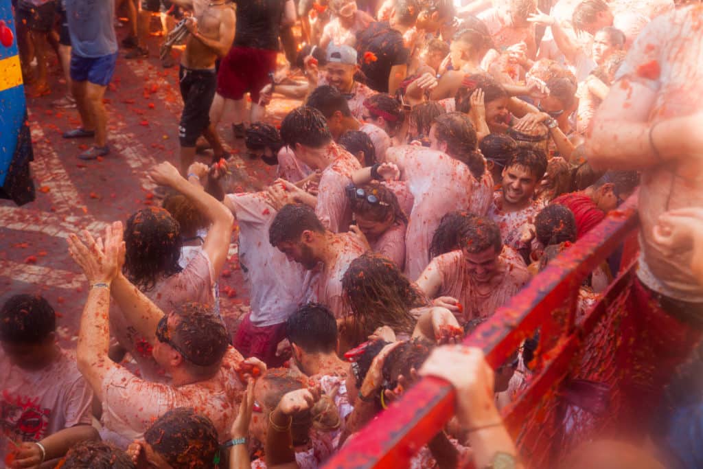 La Tomatina de Buñol es una de las fiestas valencianas más conocidas