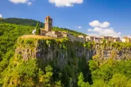 Castellfollit de la Roca, el pueblo medieval construido sobre lava