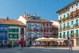 Hondarribia, el pueblo medieval de colores del País Vasco