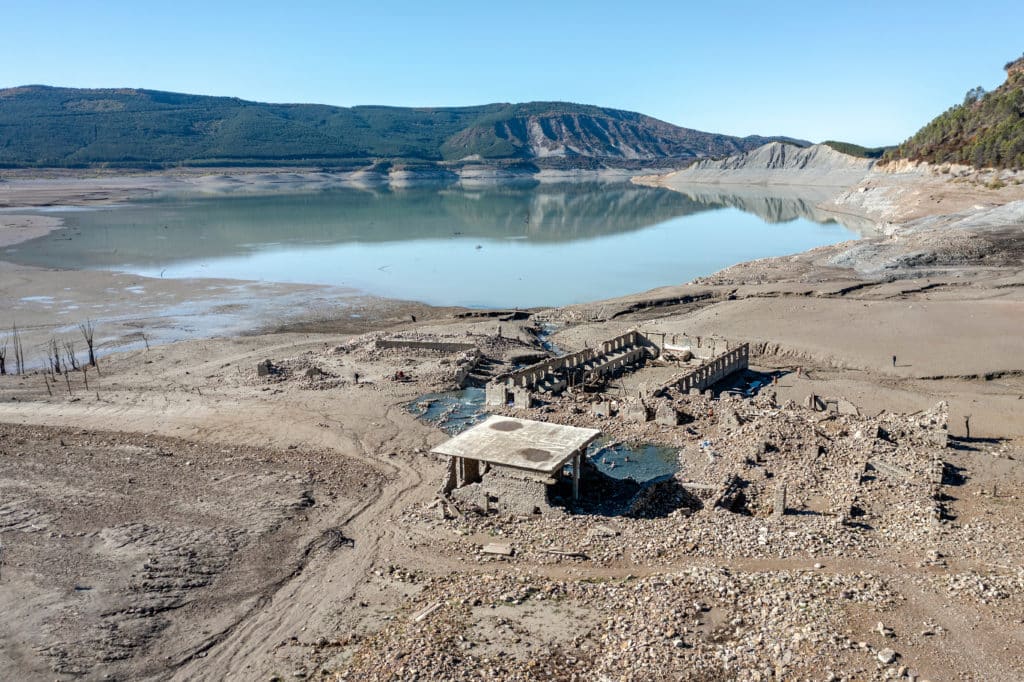 Tiermas, en el pantano de Yesa