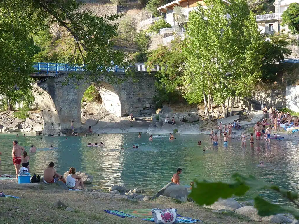 Zona de baño de La Gorga, en el río Ara, 
situada junto al camping La Gorga.