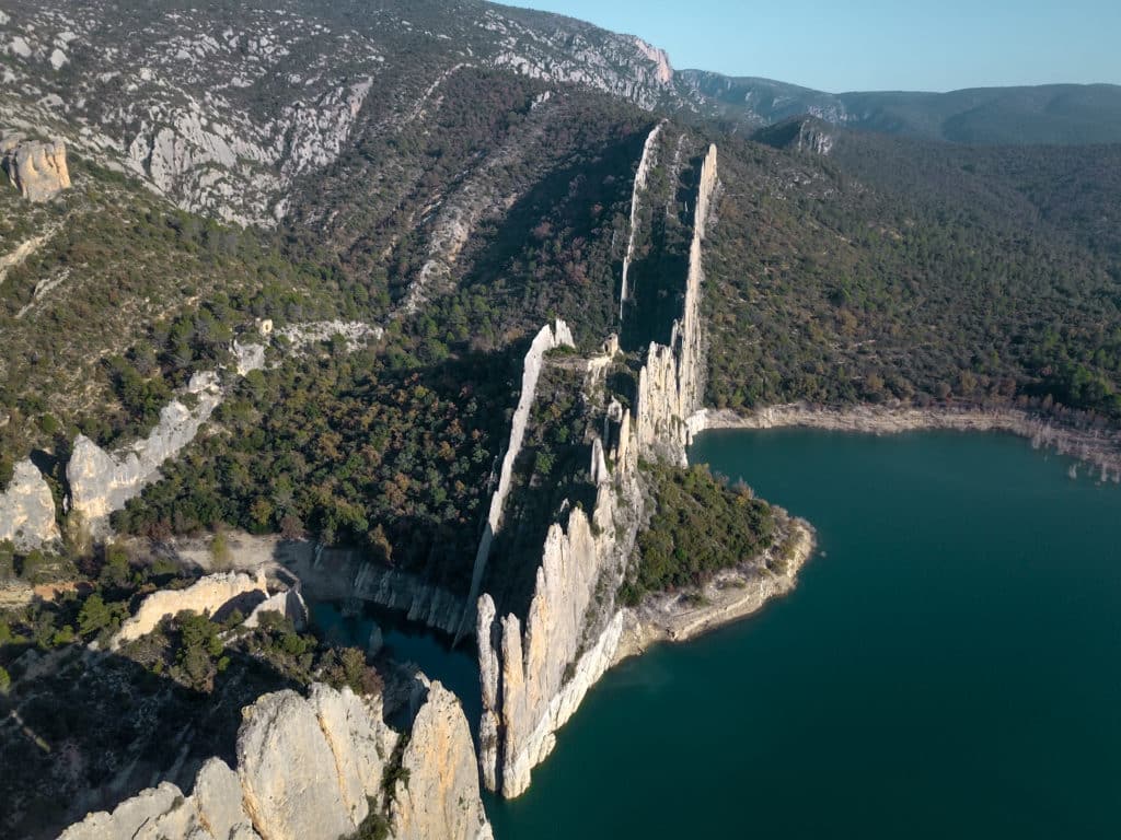 Formación conocida como "Muralla China de Huesca". Por Alba Feliz