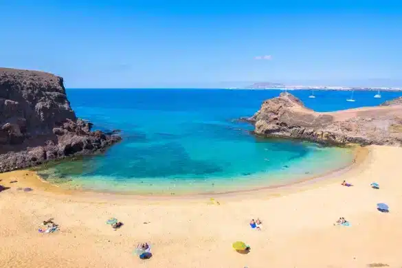 Playas de Lanzarote: un litoral para todos los gustos