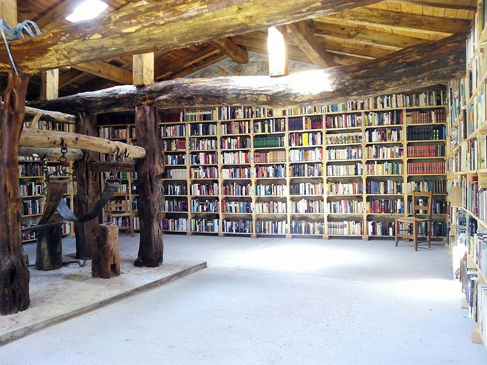 Biblioteca Pública -Fermina Cañaveras, El barracón de las mujeres