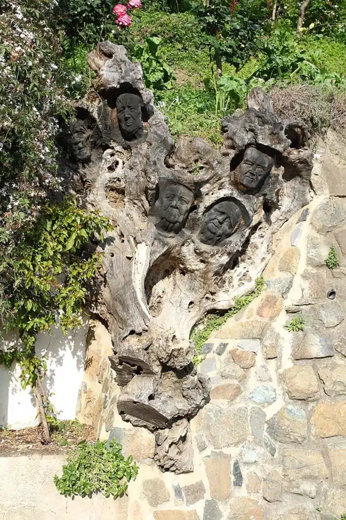 Escultura en Genalguacil (Málaga)