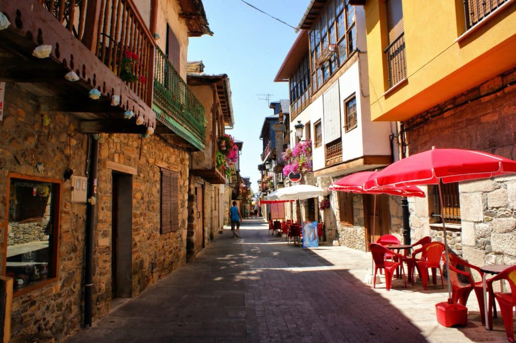 Calle Real de Molinaseca. Por Vector.