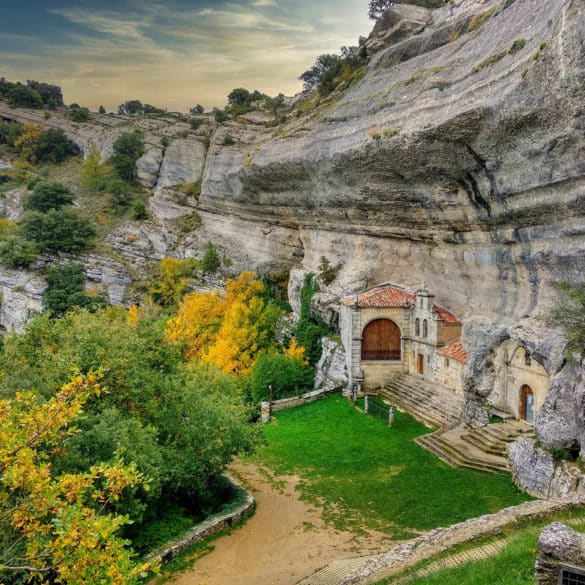 Cueva ermita de San Bernabé, en Ojo Guareña